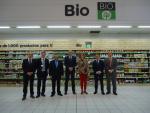 Junta y Carrefour impulsan nuevas vías para difundir las bondades de los productos ecológicos entre los consumidores