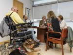 Cantabria regula por ley el acceso a lugares públicos de perros de ayuda a personas con discapacidad