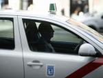 Madrid actualizará las pruebas para ser taxista y revisará la normativa para permitir mamparas