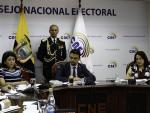 El CNE de Ecuador estudia prohibir los sondeos a pie de urna tras la polémica con las encuestas de Lasso