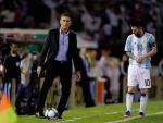 Bauza y Messi durante un partido de la selección de Argentina.