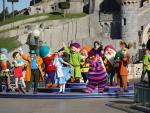 Los famosos felicitan a Disneyland París en su 25 aniversario al lado de Mickey Mouse