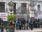 Bomberos del SEPA vuelven a manifestarse frente al parlamento asturiano y piden "diálogo" al Principado