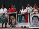 Los padres de 43 desaparecidos dialogan con el Gobierno y piden investigar al Ejército