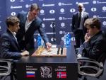 El noruego Carlsen, campeón mundial de ajedrez por tercera vez consecutiva