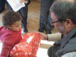 Los 63 niños que viven en los centros de acogida de Valdelatas y San Roque reciben 200 juguetes por Navidad
