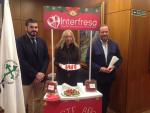 Interfresa repartirá 10.000 cartuchos de fresa para celebrar las campanadas y respaldar la labor de la AECC