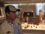 El actor malagueño Antonio Banderas visita el Museo de Málaga e invita a conocer su colección
