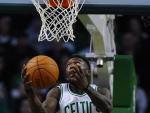 Los Celtics dejan líderes a los Heat, sin jugar; los Bulls presionan