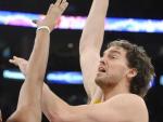 Los Spurs y los Lakers retoman el control; Young sorprendió con 43 puntos