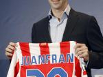 Juanfran firma con el Atlético por cuatro temporadas y media