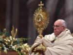 El papa pide a los líderes musulmanes diálogo y condena del extremismo