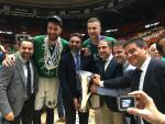 Fernández felicita al Unicaja Baloncesto por el título de campeón de la Eurocup