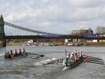 Las embarcaciones de Oxford y Cambridge en la carrera de 2016.