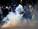 Enfrentamientos entre agentes y manifestantes en la marcha opositora por Caracas