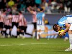 1-1. Javi Martínez rescata un punto de Málaga para el Athletic en el minuto 93