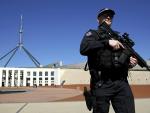 Un hombre armado con un cuchillo intenta entrar al Parlamento australiano