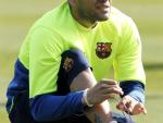 Alves se entrena con normalidad y podría jugar ante el Almería