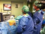 La lista de espera quirúrgica ha bajado en noviembre en más de 2.000 personas y la demora media cae también 5 días