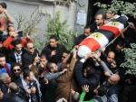 Cientos de personas despiden a joven egipcia muerta ayer en la plaza Tahrir