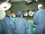 El Hospital de Cuenca realiza la primera intervención quirúrgica para implantar una prótesis en un aneurisma