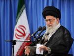 Jamenei tilda de "error estratégico" el ataque de EEUU contra una base militar en Siria