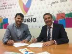 El Centro Comercial Abierto Viñuela firma con CajaSur un acuerdo con ventajas para comerciantes y familiares