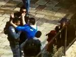 Fotograma del vídeo que captó el intento de apuñalamiento de un policía en Jerusalén