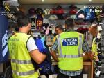Localizan un almacén dedicado a la falsificación y distribución de complementos para venta ambulante en Palma