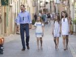 Los Reyes Felipe y Letizia se despiden de Mallorca con una visita cultural y baño de masas