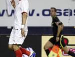 El jugador del Sevilla Negredo reconoce que forzó para jugar cuando aún no estaba recuperado