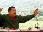 Chávez anuncia que la paridad sube de 2,15 a 2,60 y a 4,30 bolívares por dólar