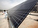 Barcelona construye una casa solar autosuficiente y capaz de ceder energía