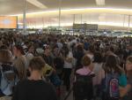 Colas de media hora en el Aeropuerto de El Prat por el paro de la tarde