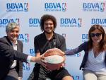 BBVA y la NBA inauguran la nueva cancha de la playa de La Zurriola, en San Sebastián