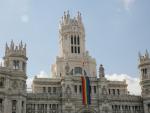 La alcaldesa de París acepta compartir con Madrid el título de "ciudad del amor" durante el Orgullo
