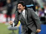 Maradona asegura que su futuro profesional está "al lado de mis hijas"