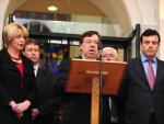 Diputados del partido del primer ministro irlandés se reúnen para preparar una moción de censura