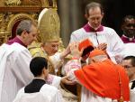 El Papa dice que en algunos casos el uso de preservativo está justificado