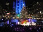 Nueva York recibe la Navidad con iluminación del abeto del Rockefeller Center