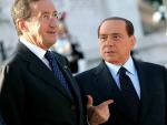 Los parlamentarios de Fini y Berlusconi piden reabrir las negociaciones entre ambos