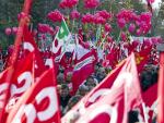 Miles de personas se manifiestan en Roma contra el Gobierno de Berlusconi