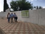 Diputación ayuda al Ayuntamiento de Carboneros para sustituir el muro perimetral de su piscina municipal