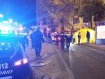 Un joven de 15 años, en estado crítico tras ser atropellado por un coche mientras esperaba el autobús en Madrid