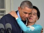 El presidente de Estados Unidos, Barack Obama con la líder opositora Aung San Suu Kyi en Birmania