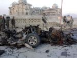 Una explosión en una base militar afgana causa 2 muertos y 18 heridos