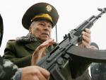 Mikhail Kalashnikov, el padre del rifle de asalto más conocido del mundo, el AK 47.