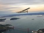 El avión Solar Impulse 2 aterriza en California tras cruzar el Pacífico