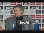 Mourinho: "Quiero que la gente defienda a mi equipo, no siempre yo"