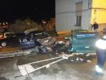 Denunciado un conductor tras chocar contra cuatro coches aparcados y cuatro contenedores en Pamplona